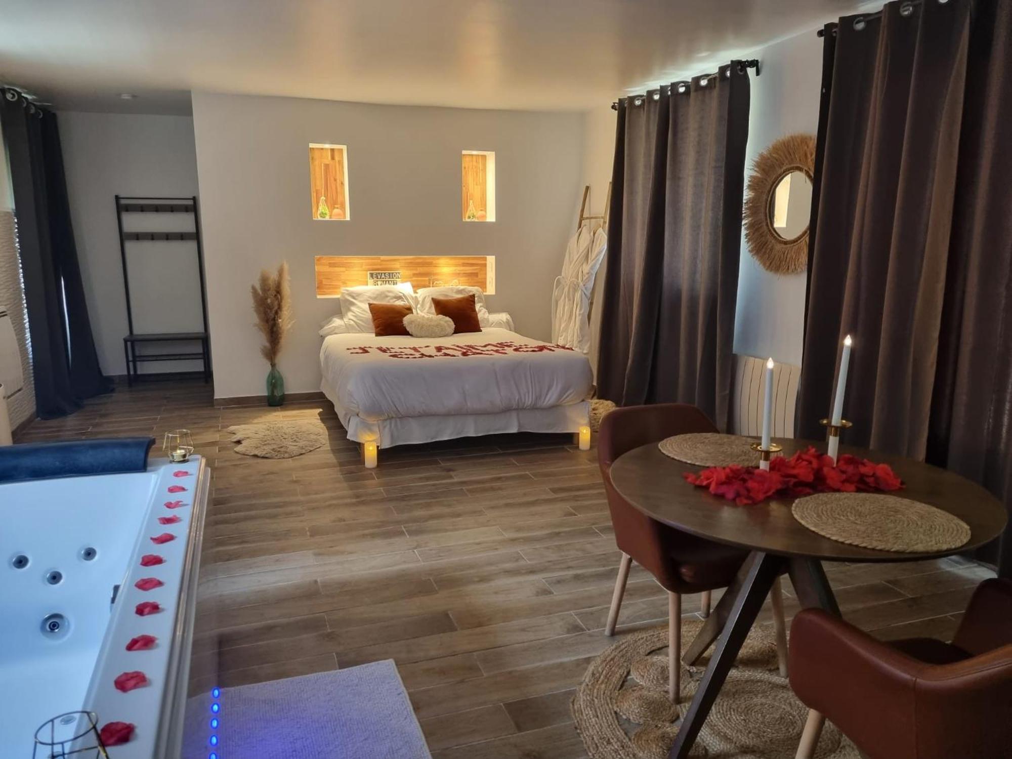 Suite De Charme Avec Jacuzzi Et Jardin Privatif Paris Au Calme Saint-Prix (Val d'Oise) Exterior photo