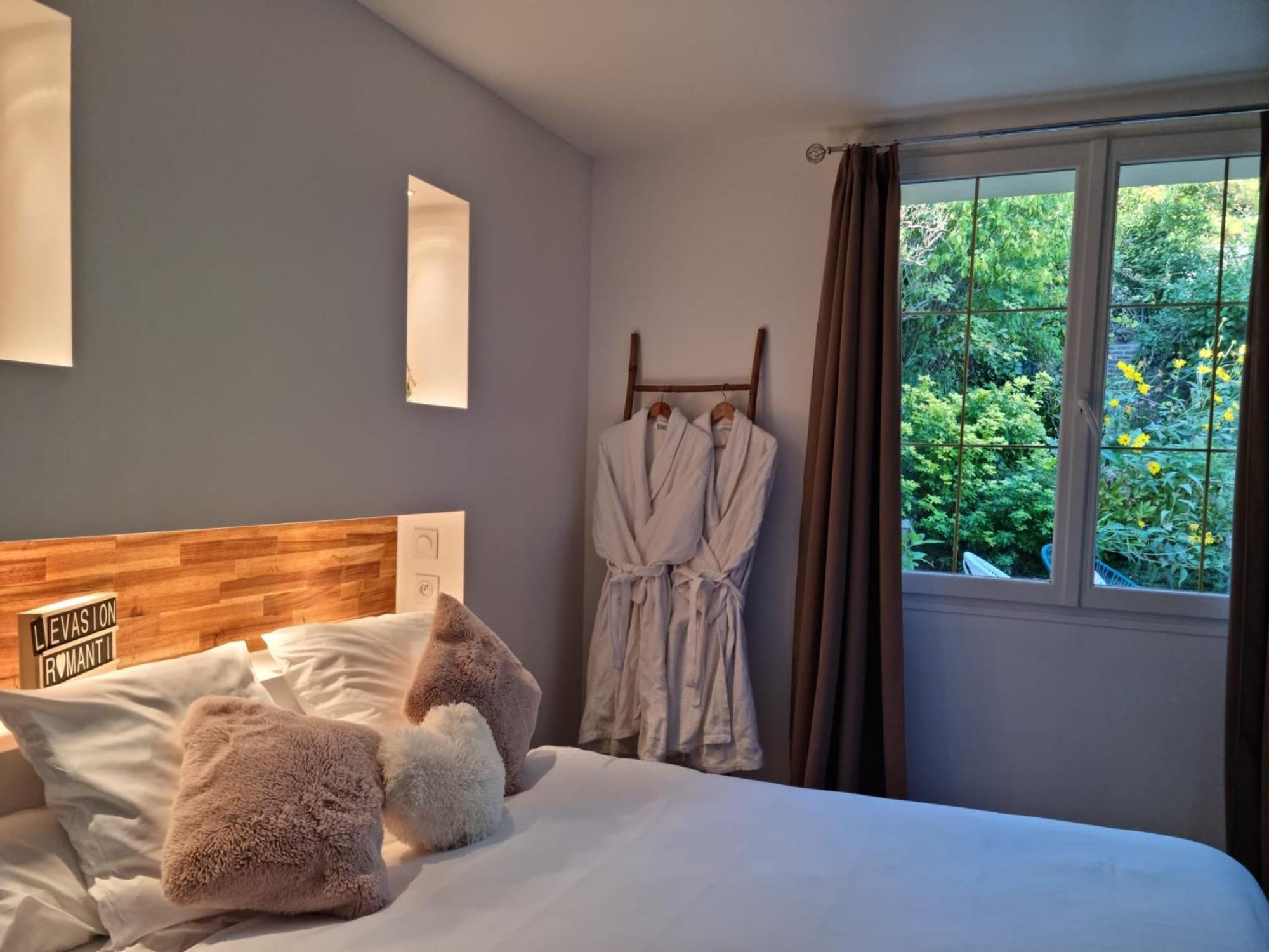 Suite De Charme Avec Jacuzzi Et Jardin Privatif Paris Au Calme Saint-Prix (Val d'Oise) Exterior photo