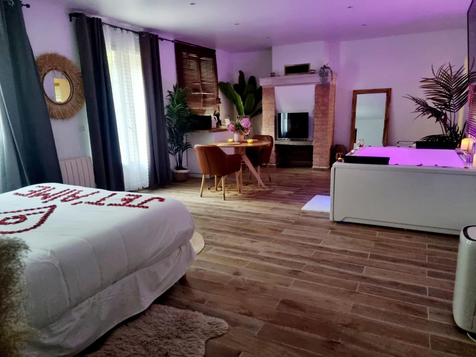 Suite De Charme Avec Jacuzzi Et Jardin Privatif Paris Au Calme Saint-Prix (Val d'Oise) Exterior photo