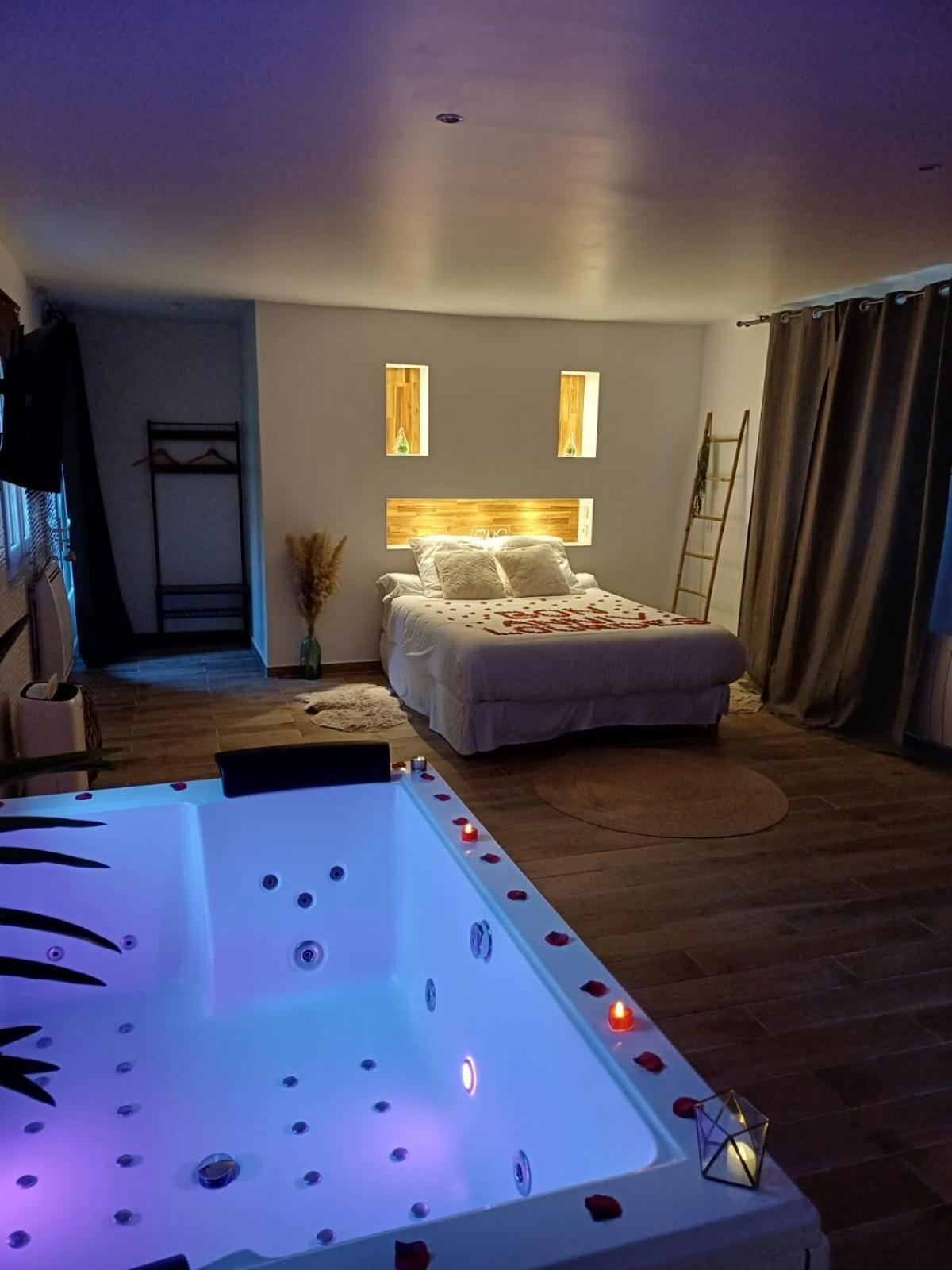 Suite De Charme Avec Jacuzzi Et Jardin Privatif Paris Au Calme Saint-Prix (Val d'Oise) Exterior photo